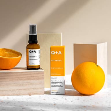 Q+A Vitamin C Brightening Face Serum (30ml), Vitamin C Serum for Face with Hyaluronic Acid, Hydrating and Anti-Ageing, Fragrance Free Skincare, Brightens Skin and Evens Out Skin Tone view 4